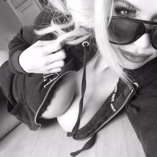 @swedishkiller_xoxo (via selfshotmag):
Just want to be in la...