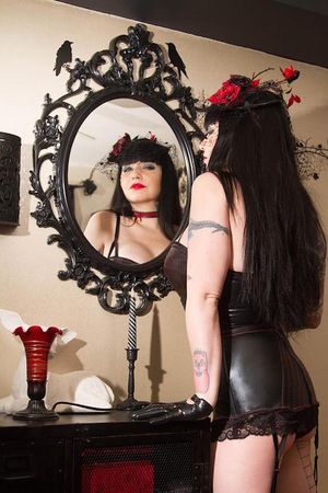 Mistress Maya Sinstress