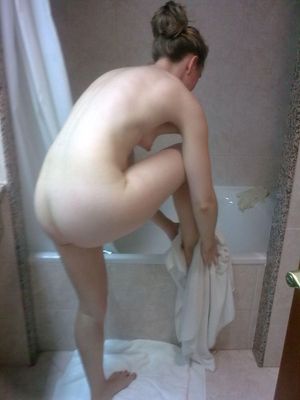Girlfirend nude in bathroom
