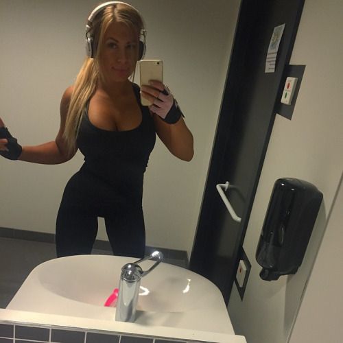 @jellydevote (via selfshotmag):
Last week at my old gym. Any...
