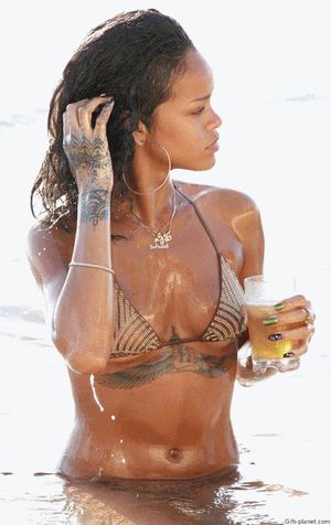 Rihanna nude pics