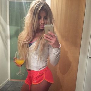 @jellydevote (via selfshotmag): Today I woke up so swollen. I...