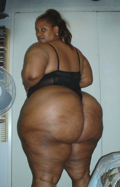 ghettohoesofcali:Here’s Ms Backyard of the LBC … I use to...