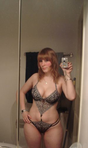 Hot Girls Taking XXX Sexy Selfies