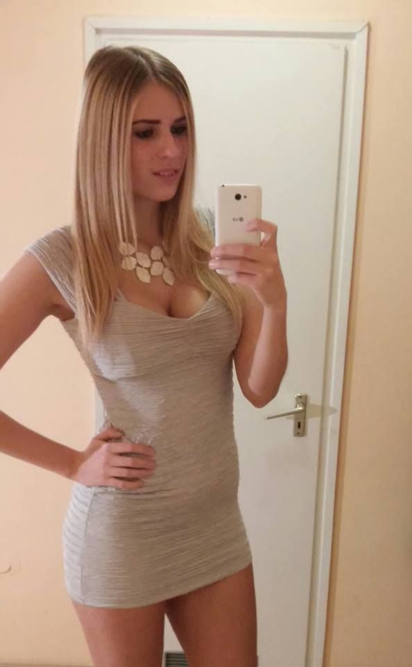 blonde selfie