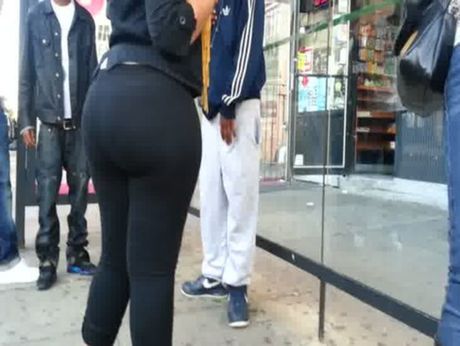 Candid crazy OMG-WTF bubbled out teen booty of NYC