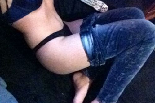 Patiently waiting (f)or my bf to come home ;)...