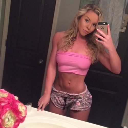 @alexismontgomery (via selfshotmag):
#CurlyHairDontCare