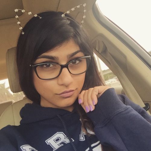 @miakhalifa1 (via selfshotmag):
Meow