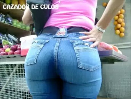 004 MONA RICA EN JEANS