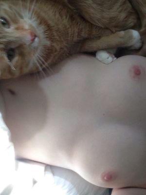 Titties and pussy (f)