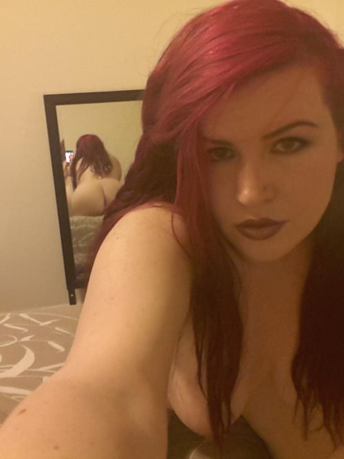 I like to watch myself get [f]ucked in that mirror...