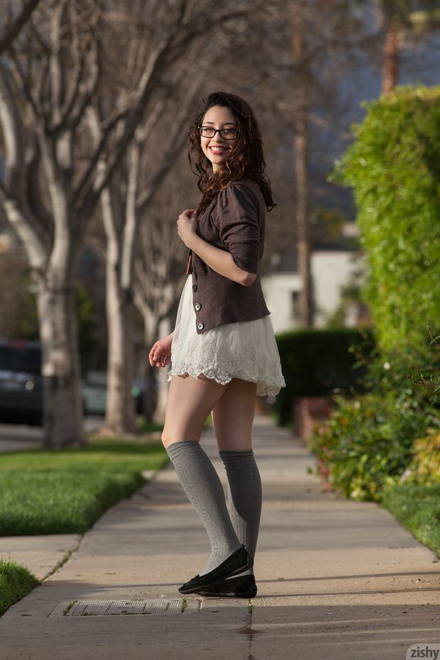 Jewish girl Frankie Sedona in glasses