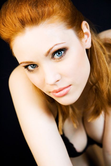 Pretty redhead with limpid blue eyes
