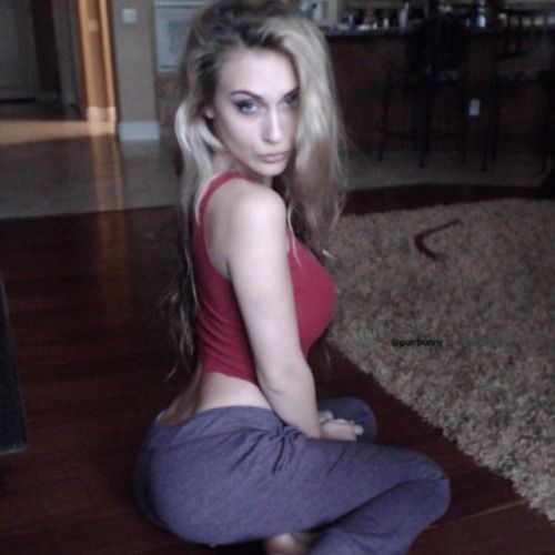 @purrbunny (via selfshotmag):
hello ♡ #shittywebcamquality