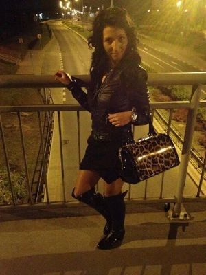 Young brunette is looking for a horny man