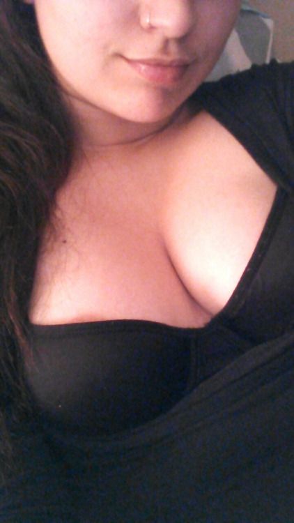 Simple cleavage shot :) (F)  Gone Mild