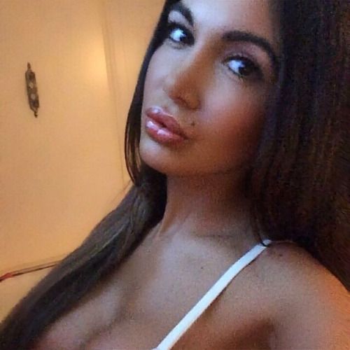 @aylen25 (via selfshotmag):
Hey IG❤️ #Blessed