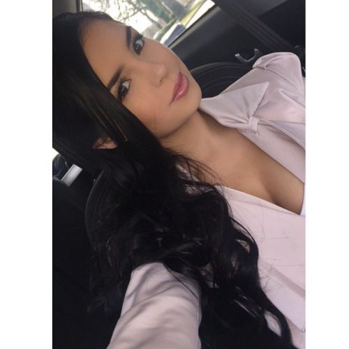 @demirosemawby (via selfshotmag):
Off out for a day of shopping...