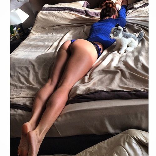 @anastasia_skyline (via selfshotmag):
Follow this babe...