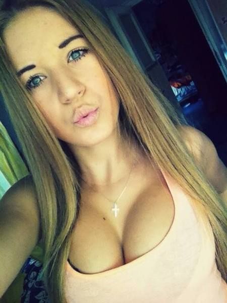 Cute Blonde Girl With Nice Boobs Selfie