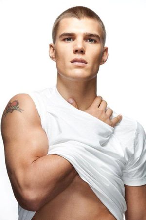 Reblog: yummyboysuniverse:Chris Zylka
