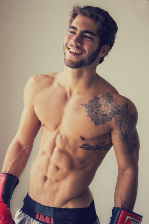 Reblog: lovingmalemodels:Pedro Arnon