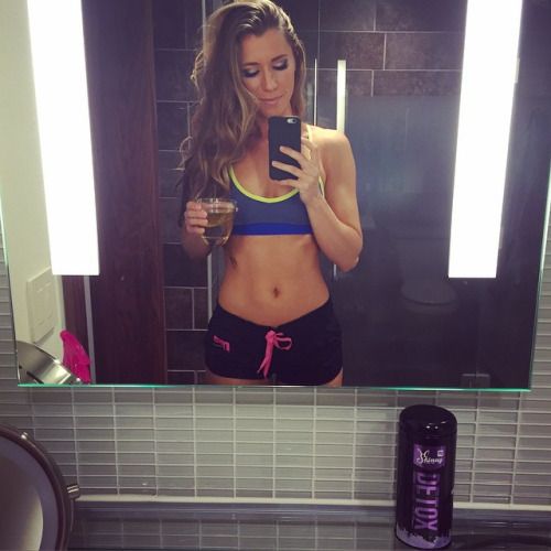 @jessiebabyfit (via selfshotmag): Ready to relax with a cup of...