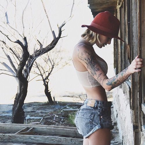 @miss_tina_louise (via selfshotmag):
..a beautiful heart can...