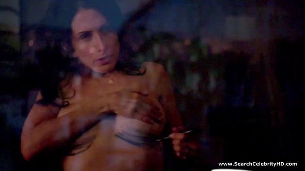 Lisa Edelstein nude - Girlfriends' Guide to Divorce - S01E03