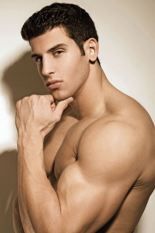 Reblog: esculturasvivas:Robert Torres
