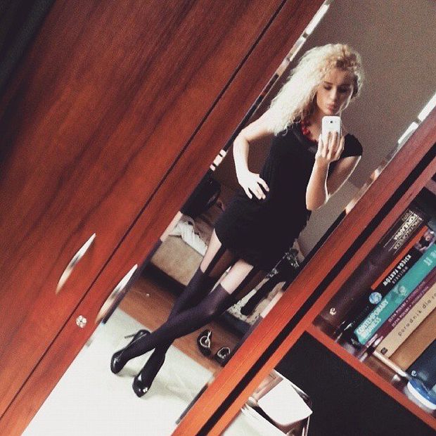 Cute selfie, we will be waiting for pics of her from a mens restroom