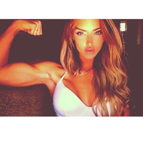 @jaimielynnfitness (via selfshotmag):
All women are strong and...