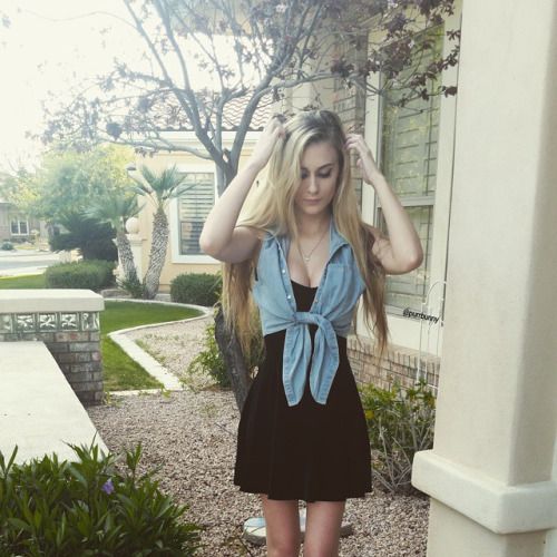 @purrbunny (via selfshotmag):
sookie stackhouse inspired outfit...