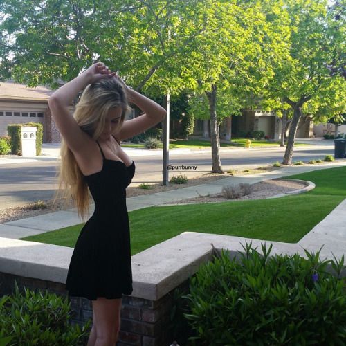 @purrbunny (via selfshotmag):
beautiful day outside ♡ luv the...