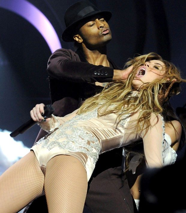 Miley Cyrus screans cameltoe