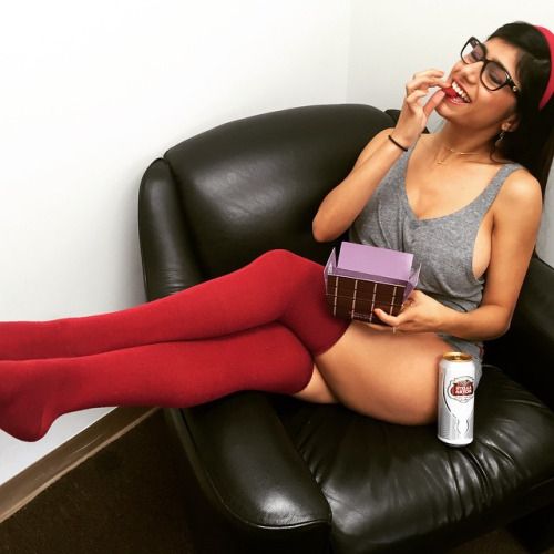 @miakhalifa1 (via selfshotmag):
This man knows the way to my...