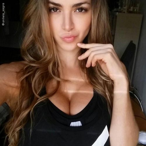 @anllela_sagra | via selfshotmag: Buenos dias hermosuras! Lista...