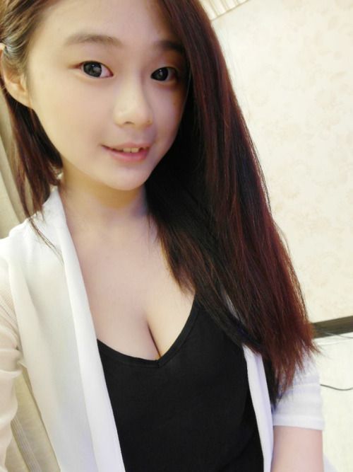 saraleexoxo:

naughtymalaysia:Would love to paint her face...