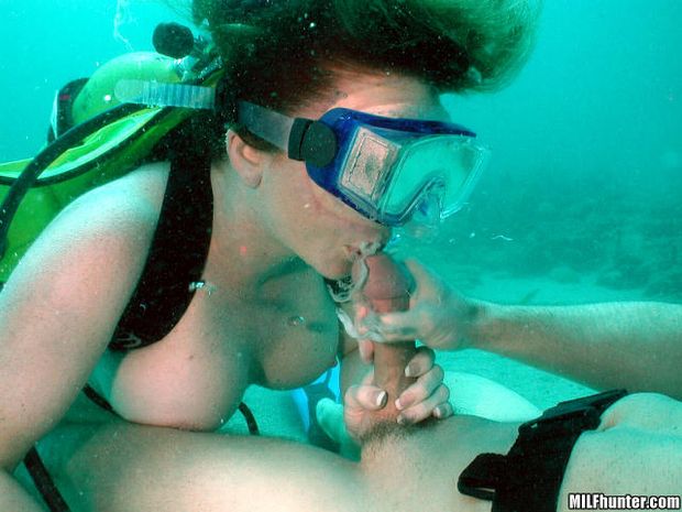 Underwater sex with milf