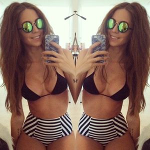 @celineschh (via selfshotmag): My pretty bestie☺️