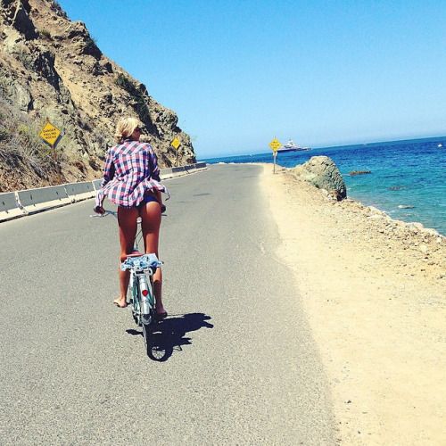 @miss_tina_louise (via selfshotmag):
..catalina island