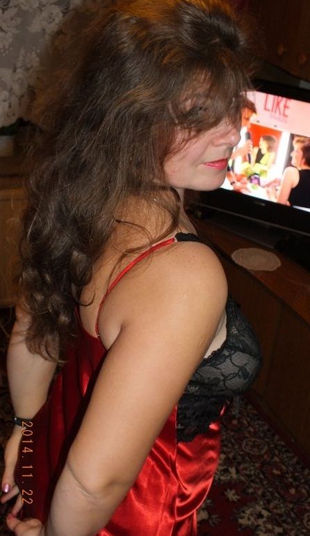 Hot wife in teasing pic from her profile