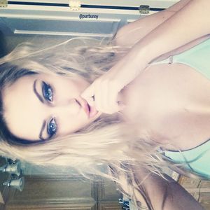 @purrbunny (via selfshotmag): I fink u freeky and I like you a...