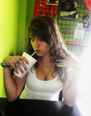 Yung juicy high skool gurl ;)