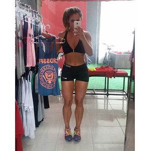 @thais_health (via selfshotmag): Treino de hoje intenso...
