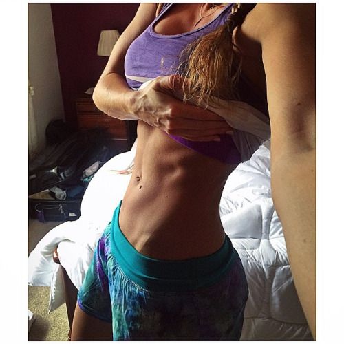 @emilyskyefit (via selfshotmag):
Off to the gym to train legs! -...