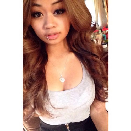 lillielux:Normalass selfie.
Follow my IG: whoaitsreza Bigboobs,...