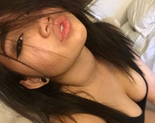 trucphoung:

wtf am I doing in this pic lmao?? Bigboobs, Toket...