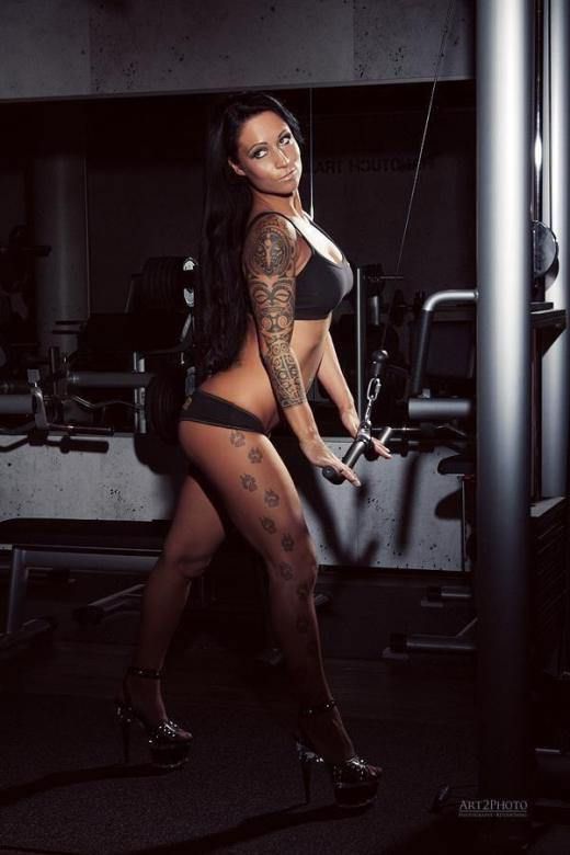 Fit teacher babe with amazing tattoos on body make her train for today